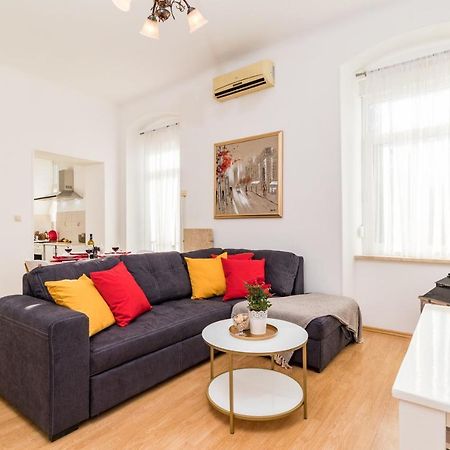 Apartman Lussi PUY Exterior foto