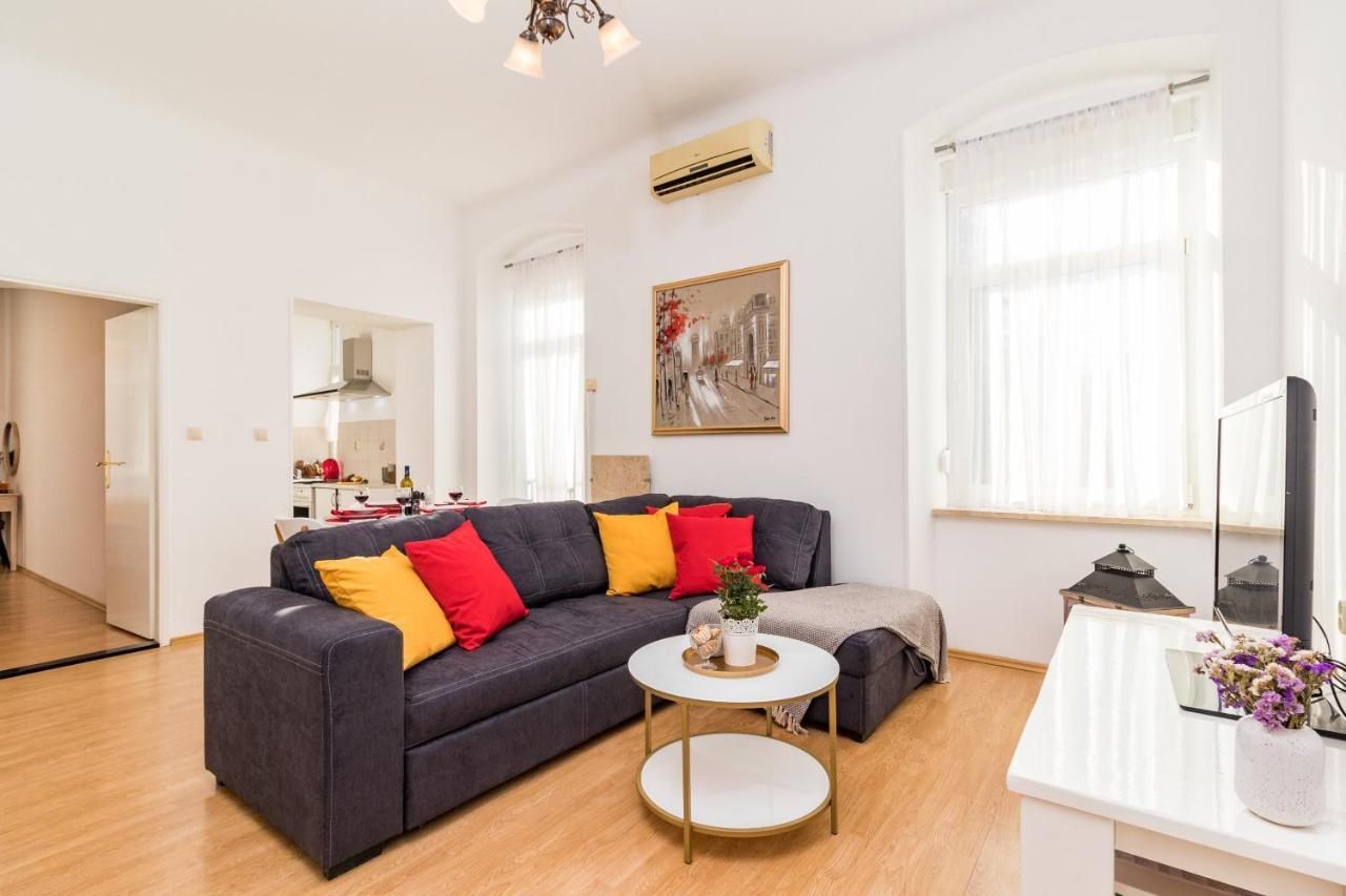 Apartman Lussi PUY Exterior foto