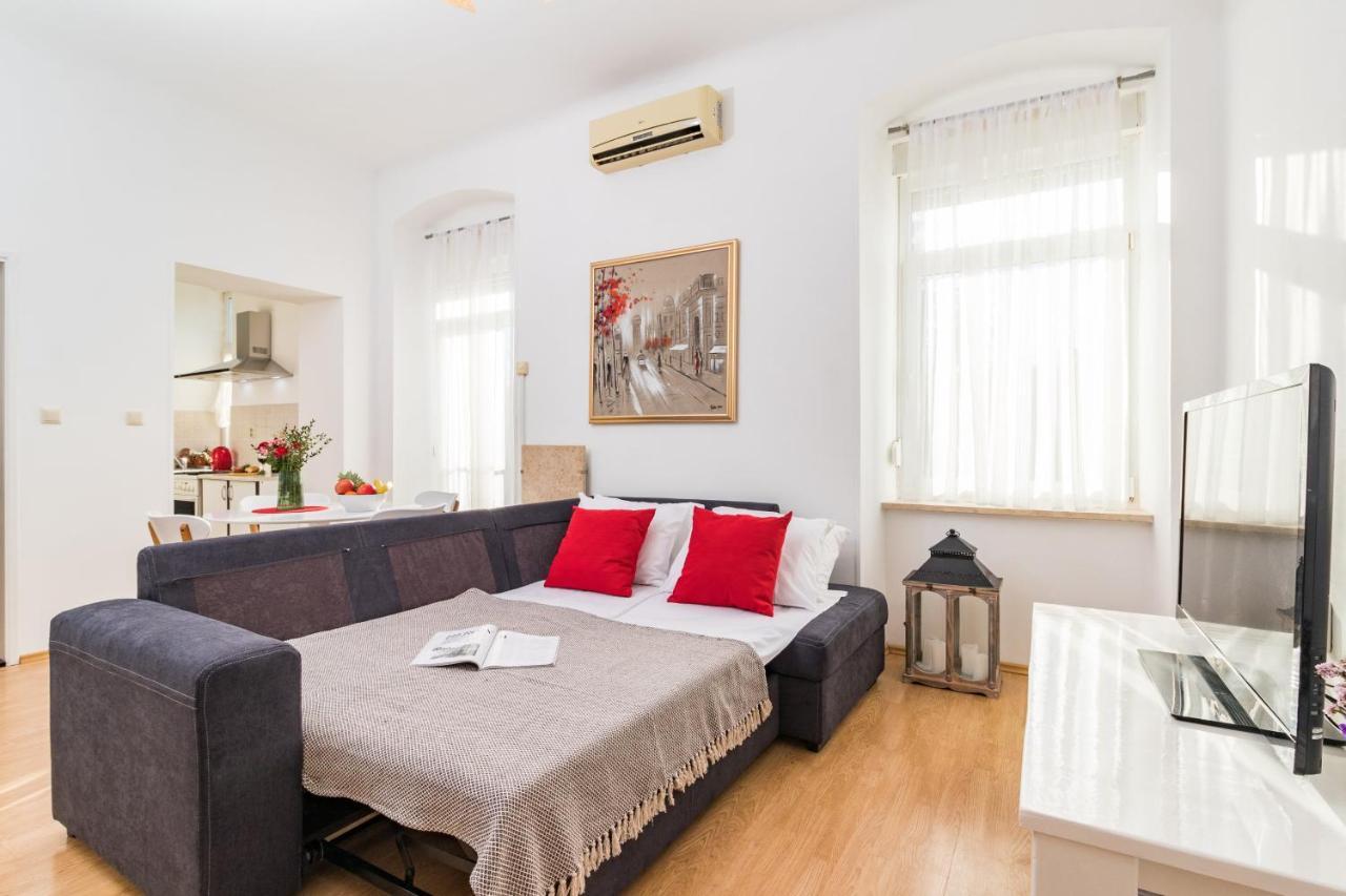 Apartman Lussi PUY Exterior foto