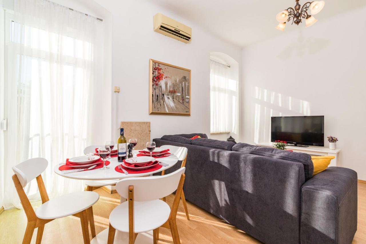 Apartman Lussi PUY Exterior foto