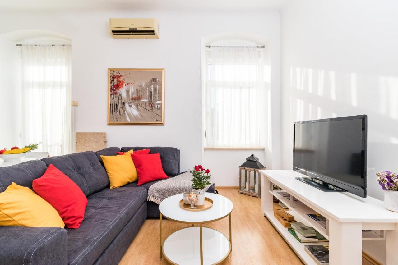 Apartman Lussi PUY Exterior foto