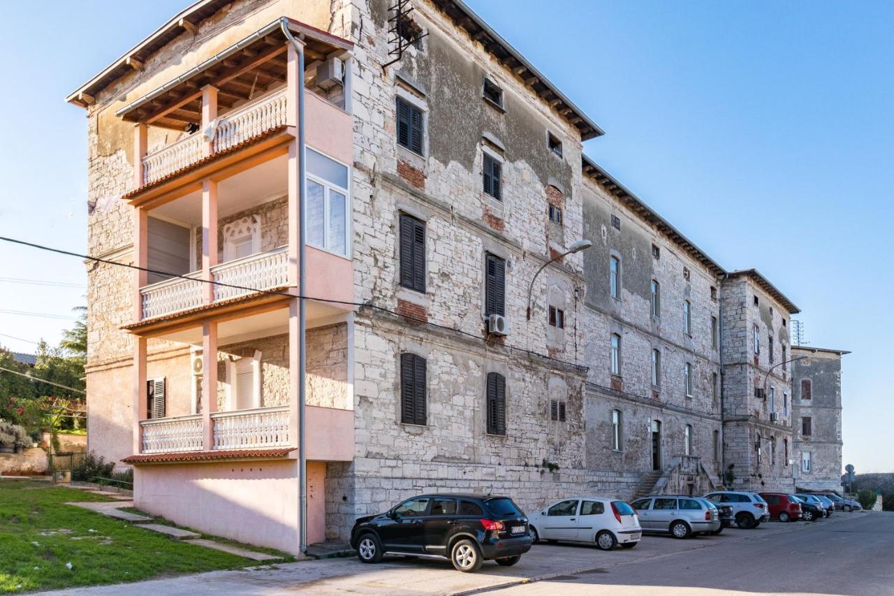 Apartman Lussi PUY Exterior foto