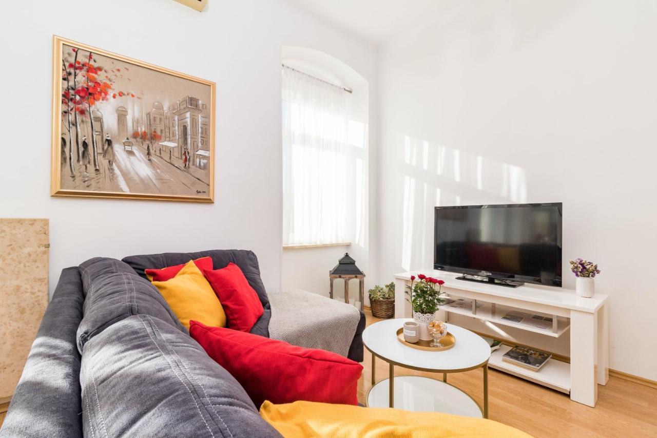 Apartman Lussi PUY Exterior foto