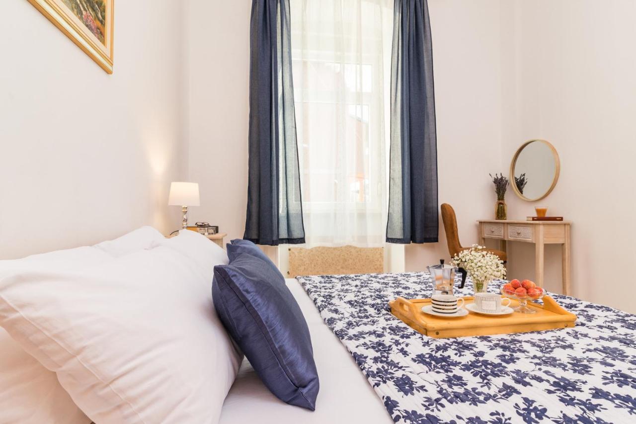 Apartman Lussi PUY Exterior foto