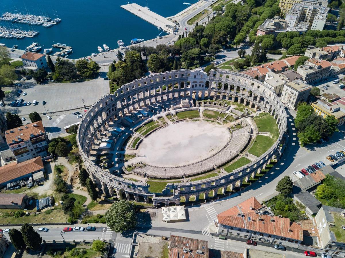 Apartman Lussi PUY Exterior foto
