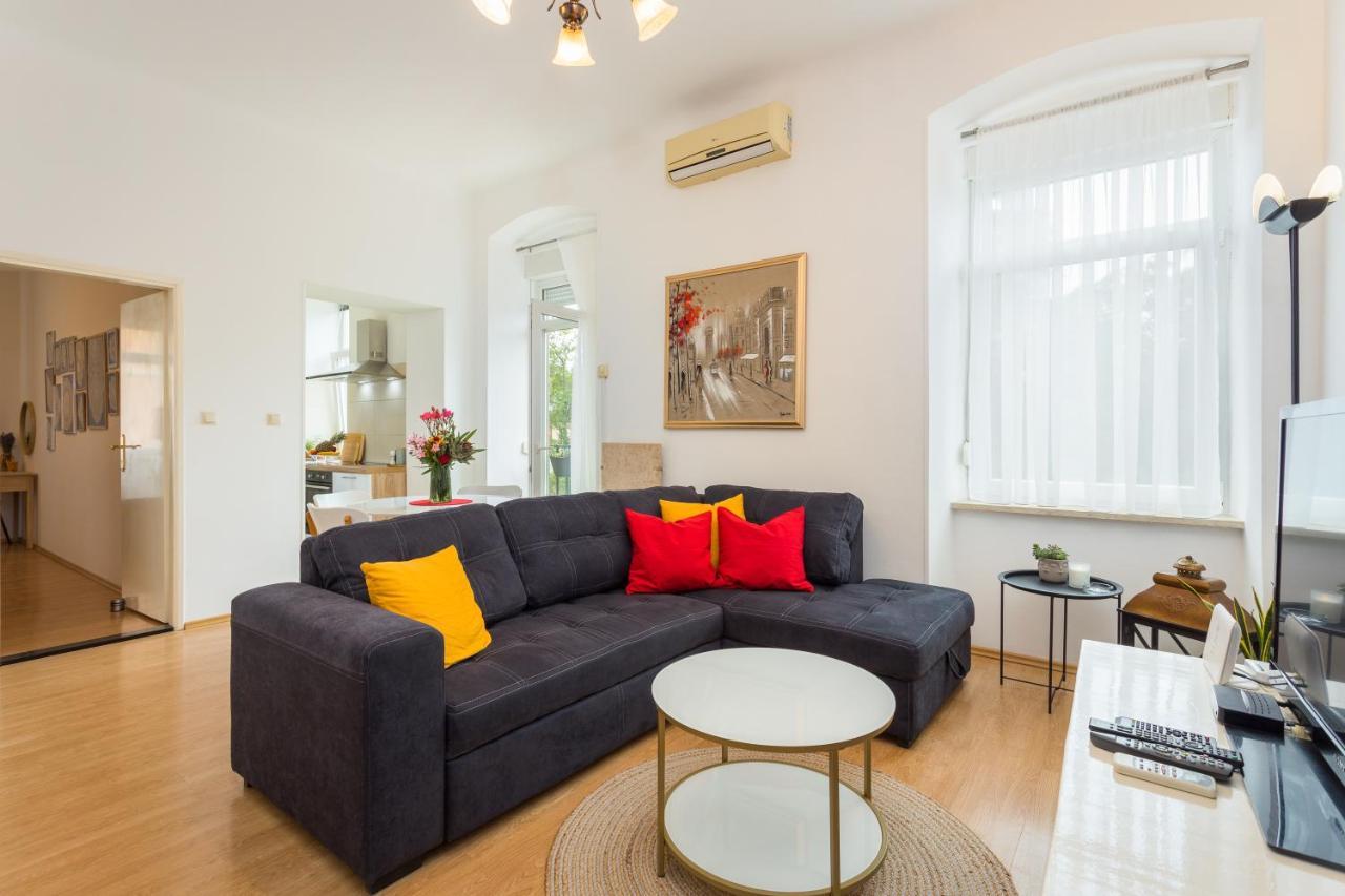 Apartman Lussi PUY Exterior foto